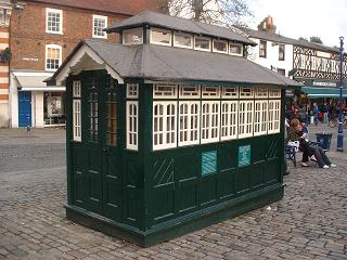 Cab shelter, Hitchin, 15/12/07. © Dan Little