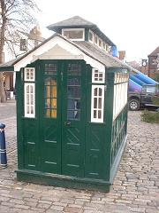 Cab shelter, Hitchin, 15/12/07. © Dan Little