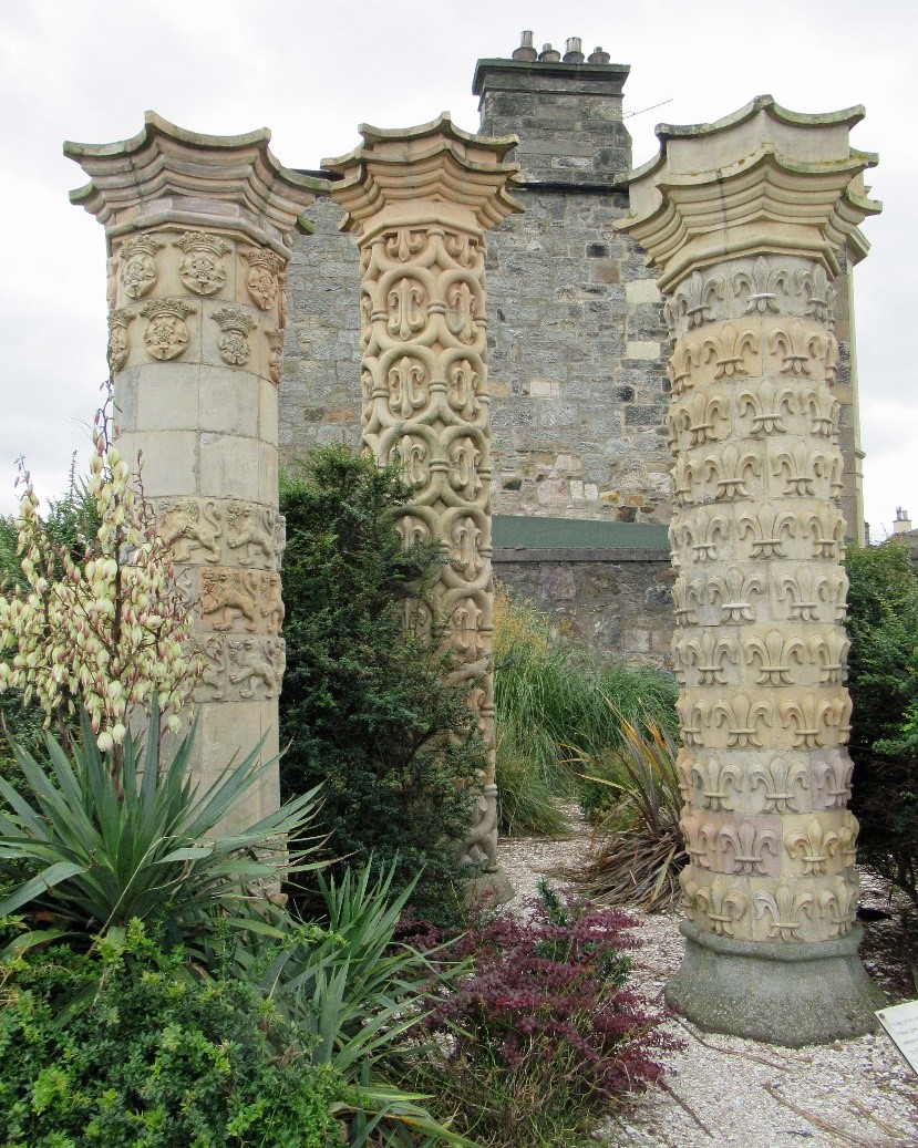 Coade stone pillars in Portobello