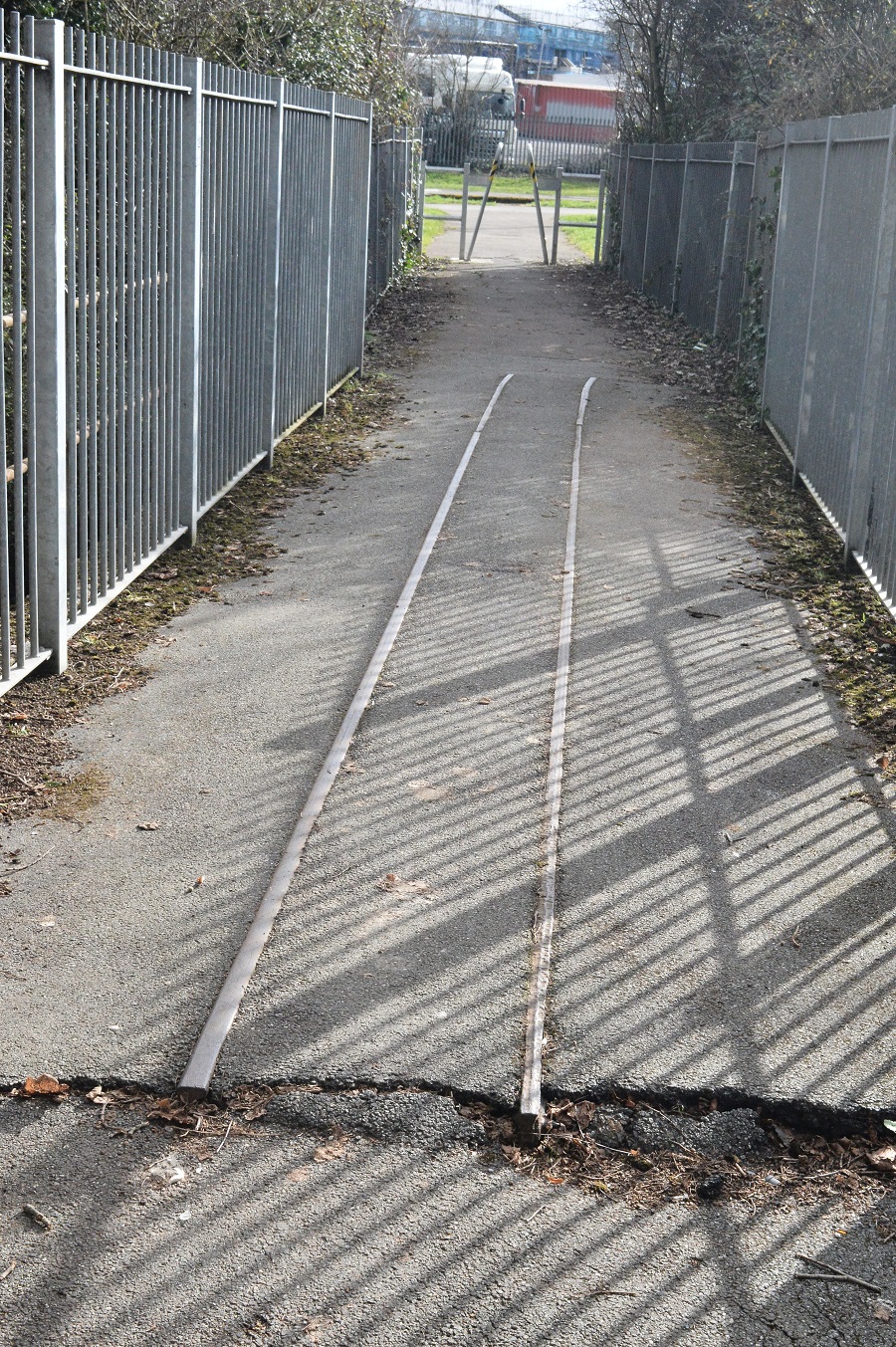 Photo 3. Bridge with arrow gauge railway