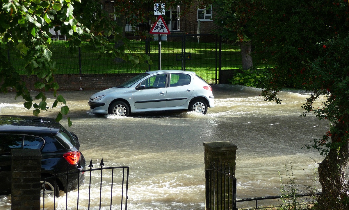 36 inch main burst 8 Oct 19 R Carr