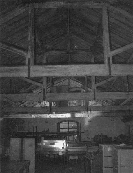 Fig. 2. Roof truss, central stable, 1st Floor, northside. (photo Peter Skilton, July 1982)