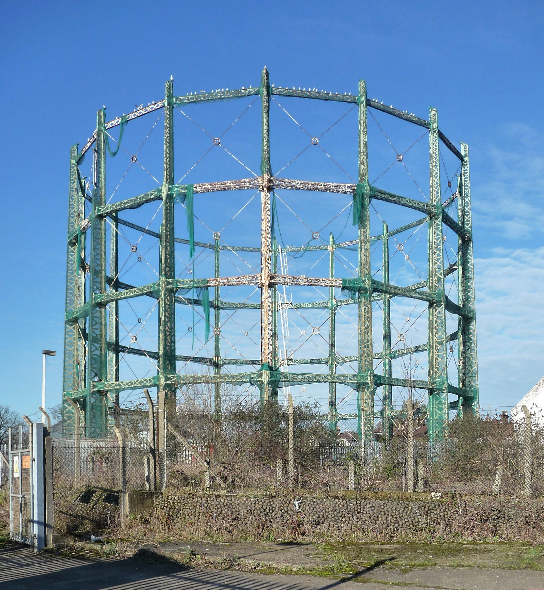 Gasholder, Bromley, Kent. &copy; R Carr