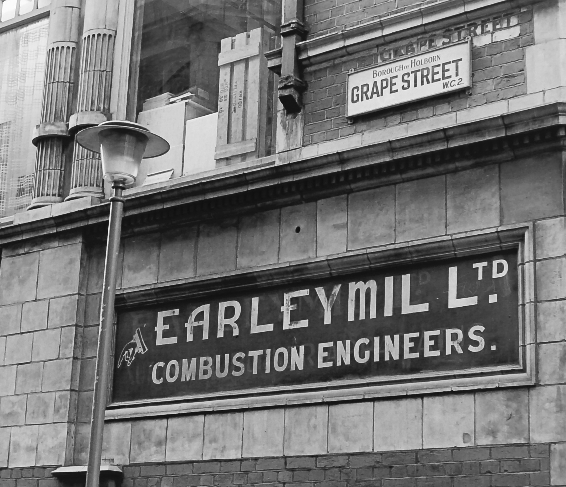 Ghost sign &copy; Sidney Ray