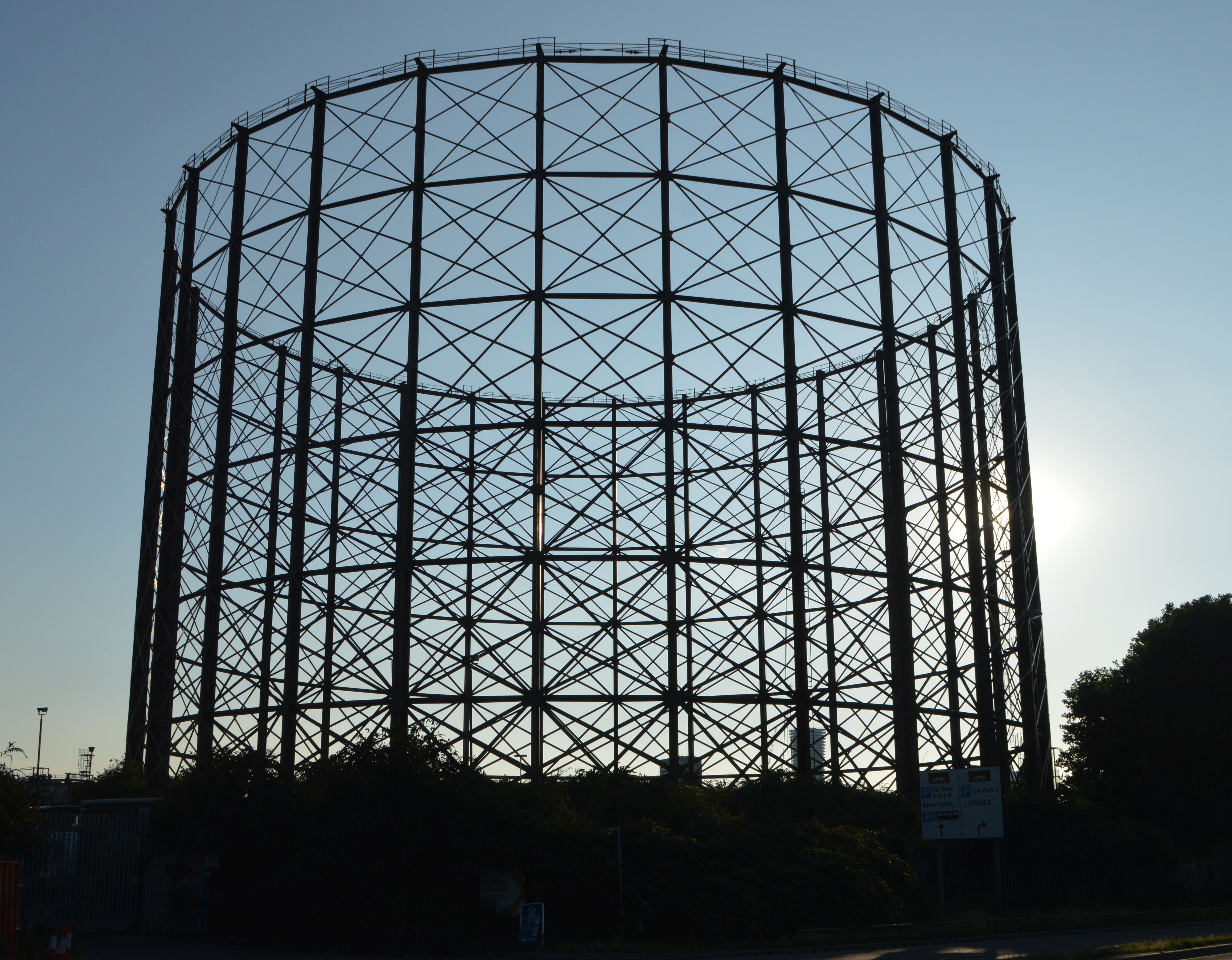 Photo 2. Greenwich No 2 gas holder © David G Thomas