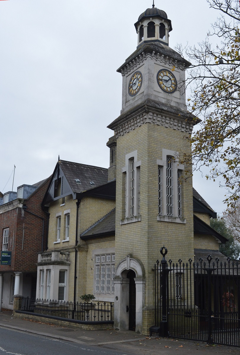 Southwark-Lambeth-arch-and-clock