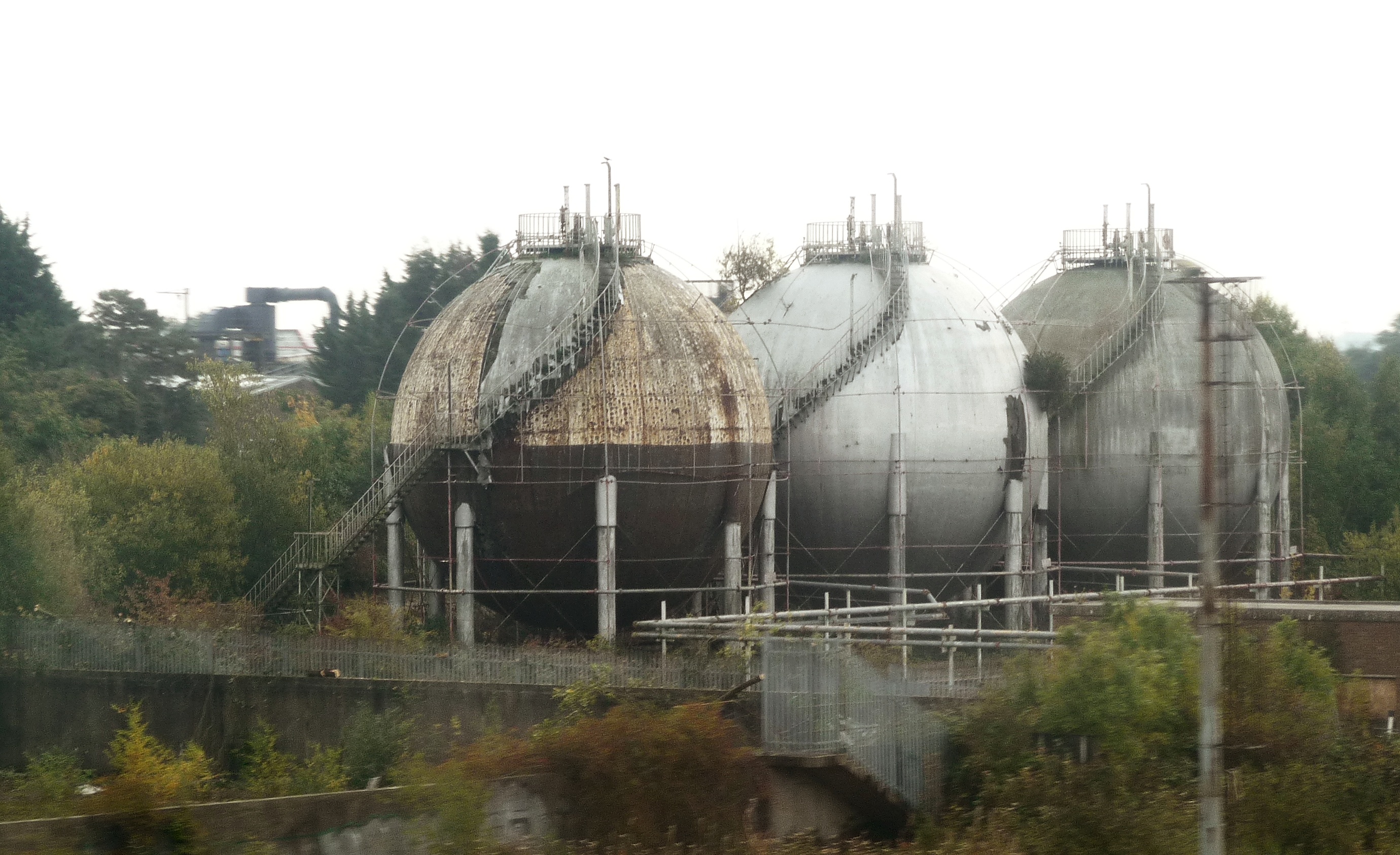 Hitchin spherical gas holders © Bob Carr
