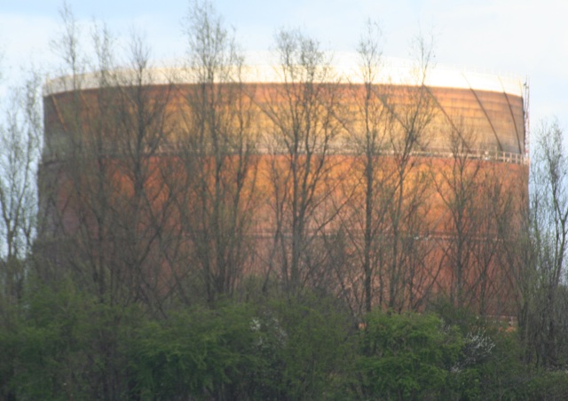 Spiral gasholder at Lea Bridge, inflated, in April 2006. Taken from the Essex Filter Beds, the view is looking north east. &copy; Bob Carr 2006