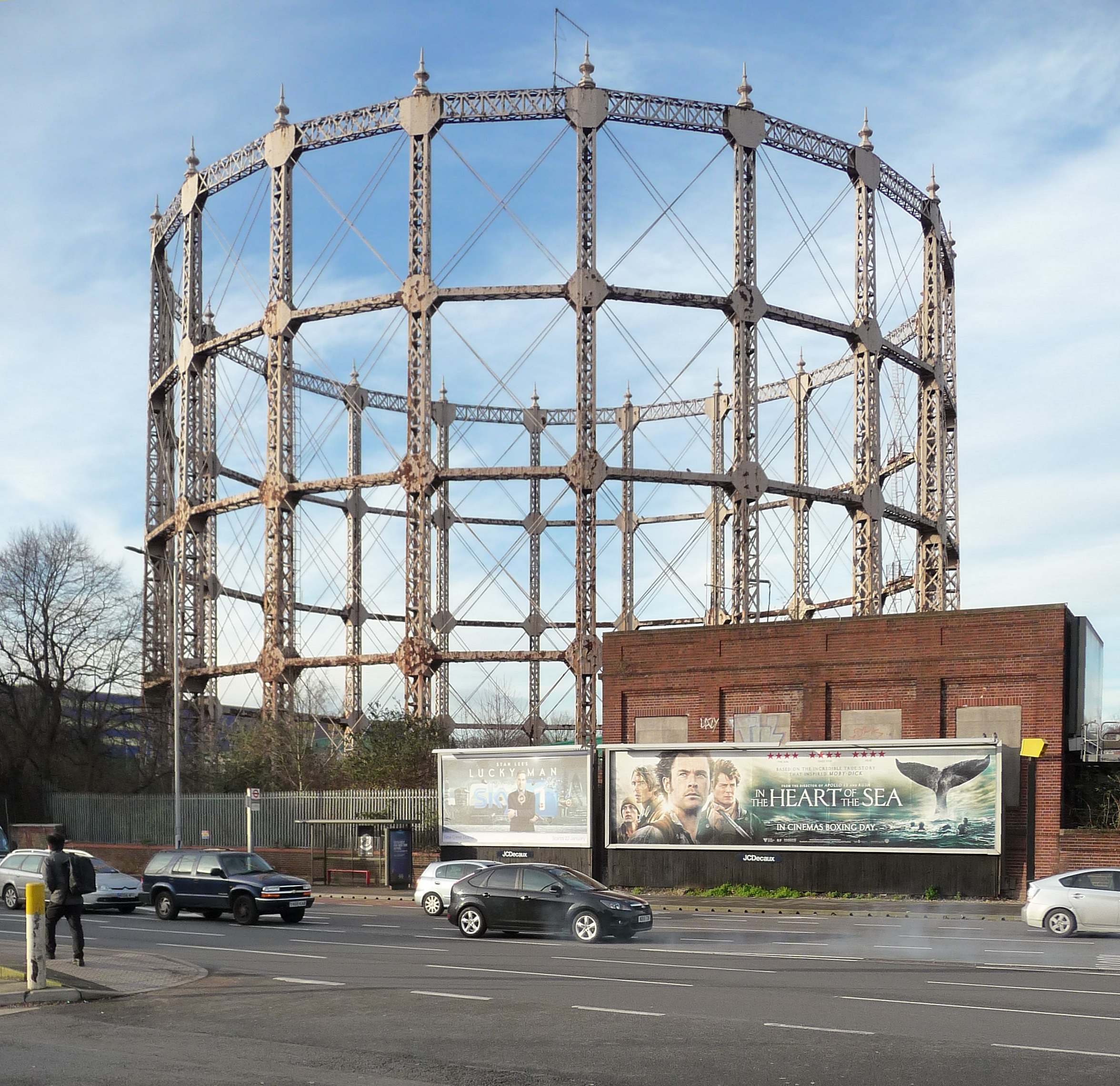 Gasholder near the North Circular Road at TQ 290 919, Bob Carr