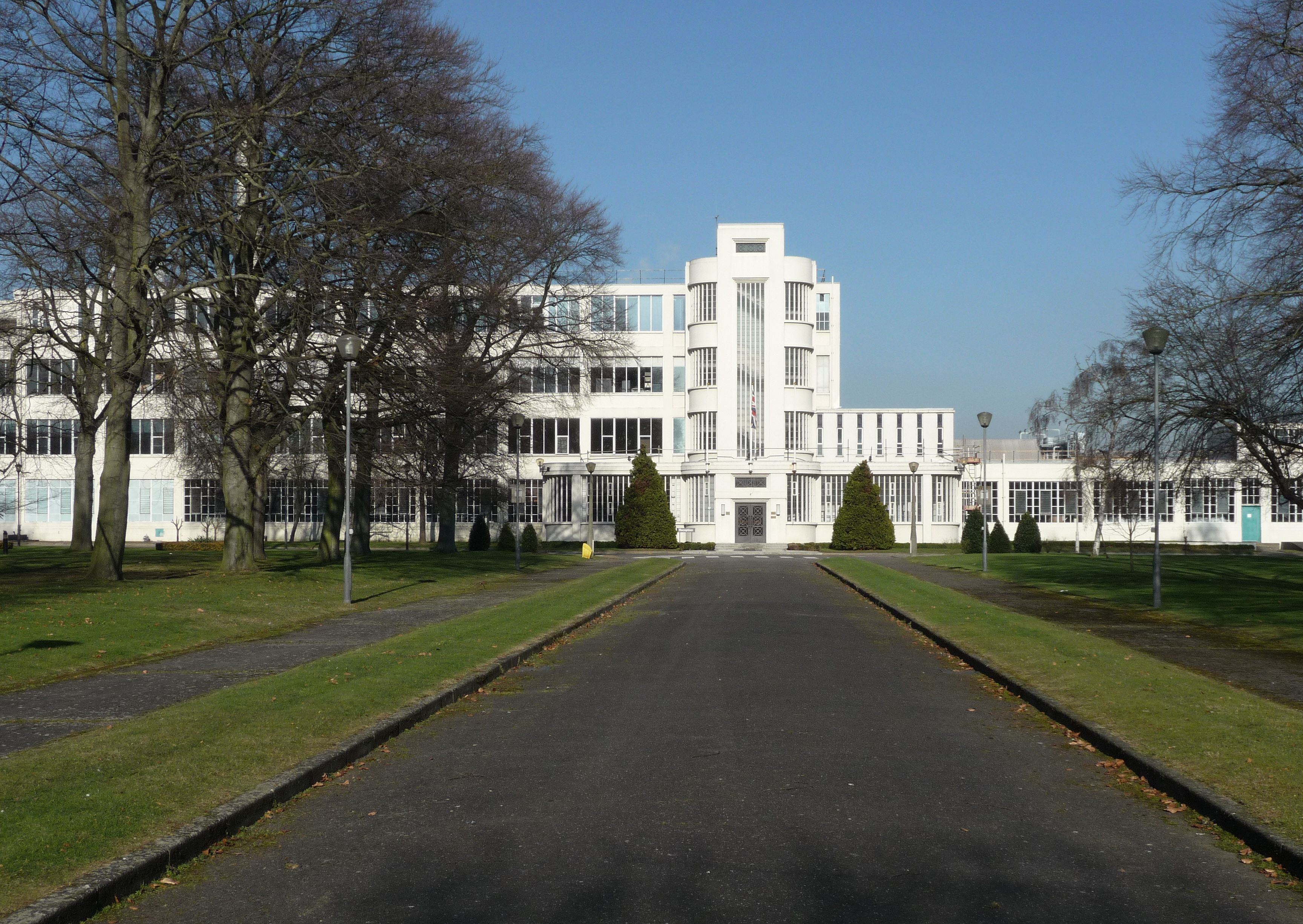 Sandow building, approach from Nestlé's Avenue, © Bob Carr, 19 February 2013