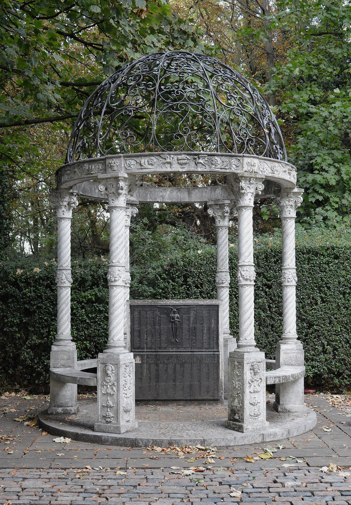 Memorial seat
