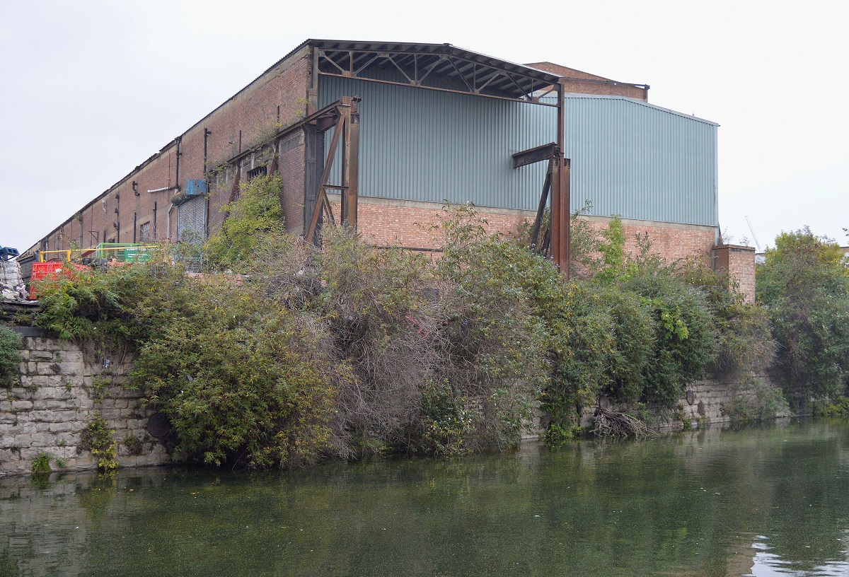 Truncated Lusty's gantry