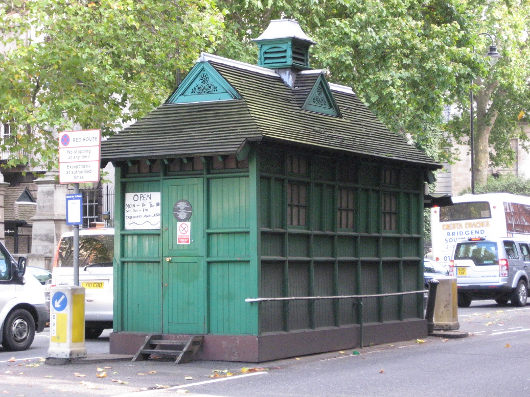Cab shelter, Brompton Road. © Robert Mason