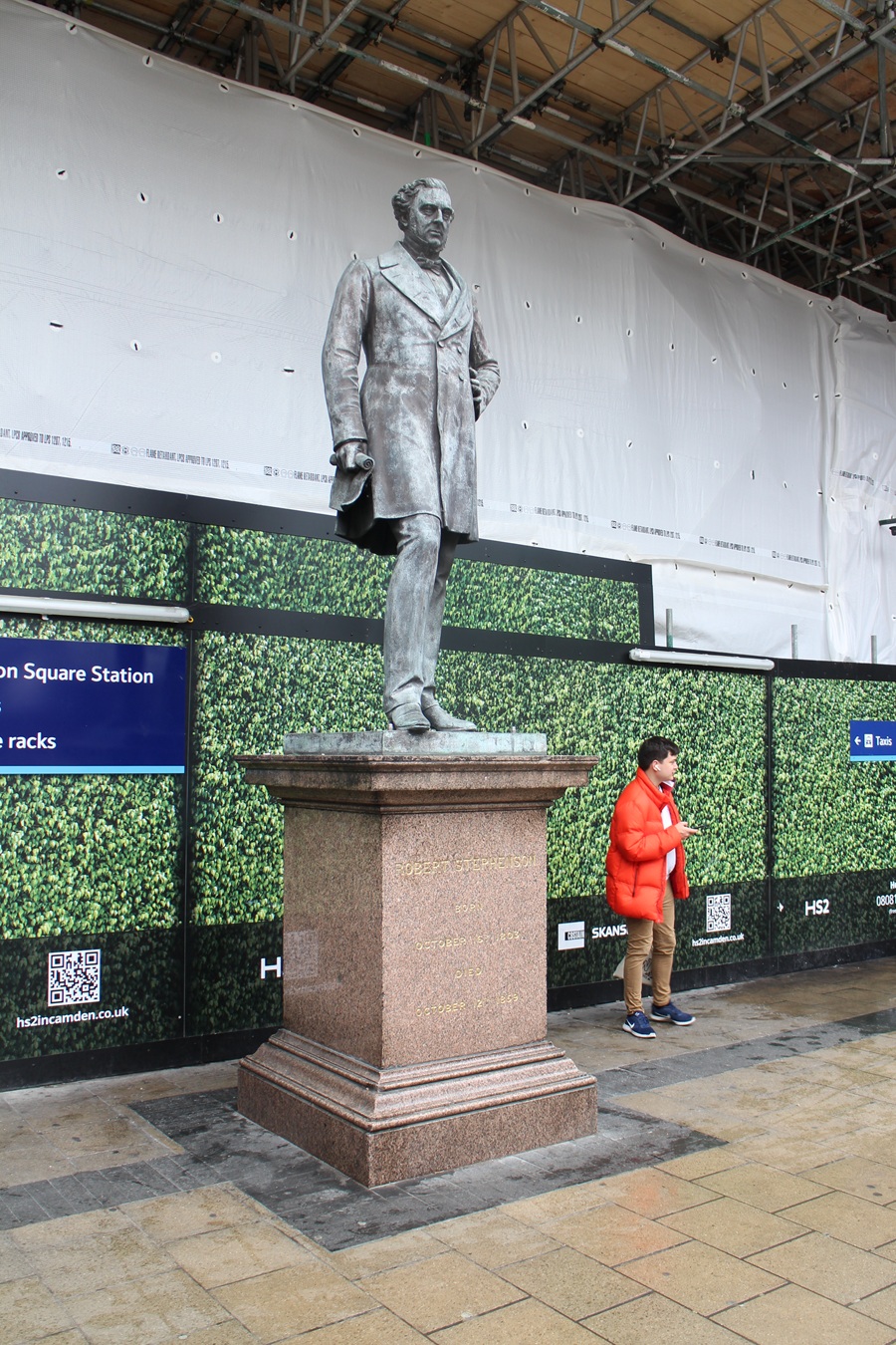 Robert Stephenson statue at Euston