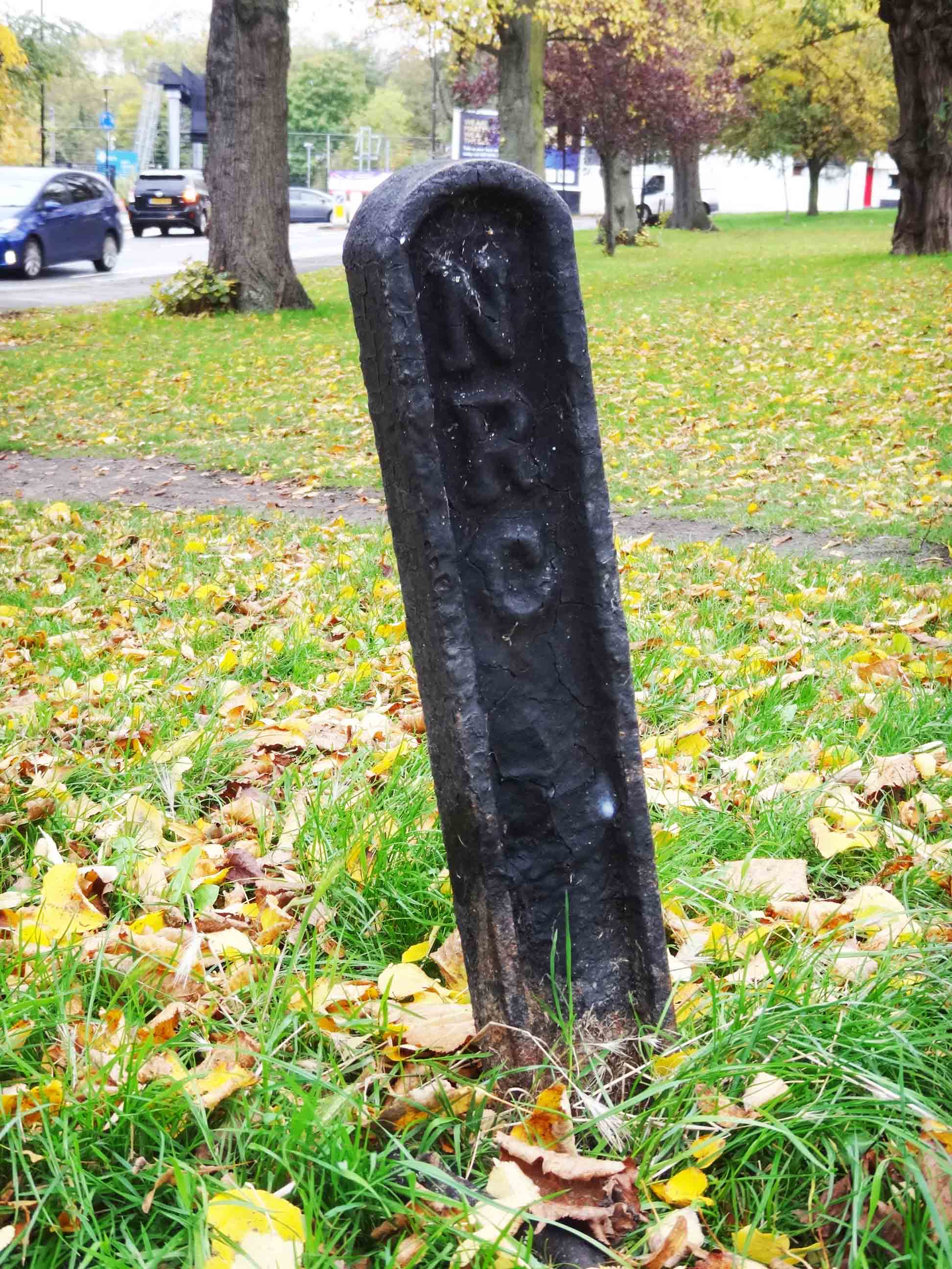 N.R.C. marker, Avenue Gardens, Park Avenue N22