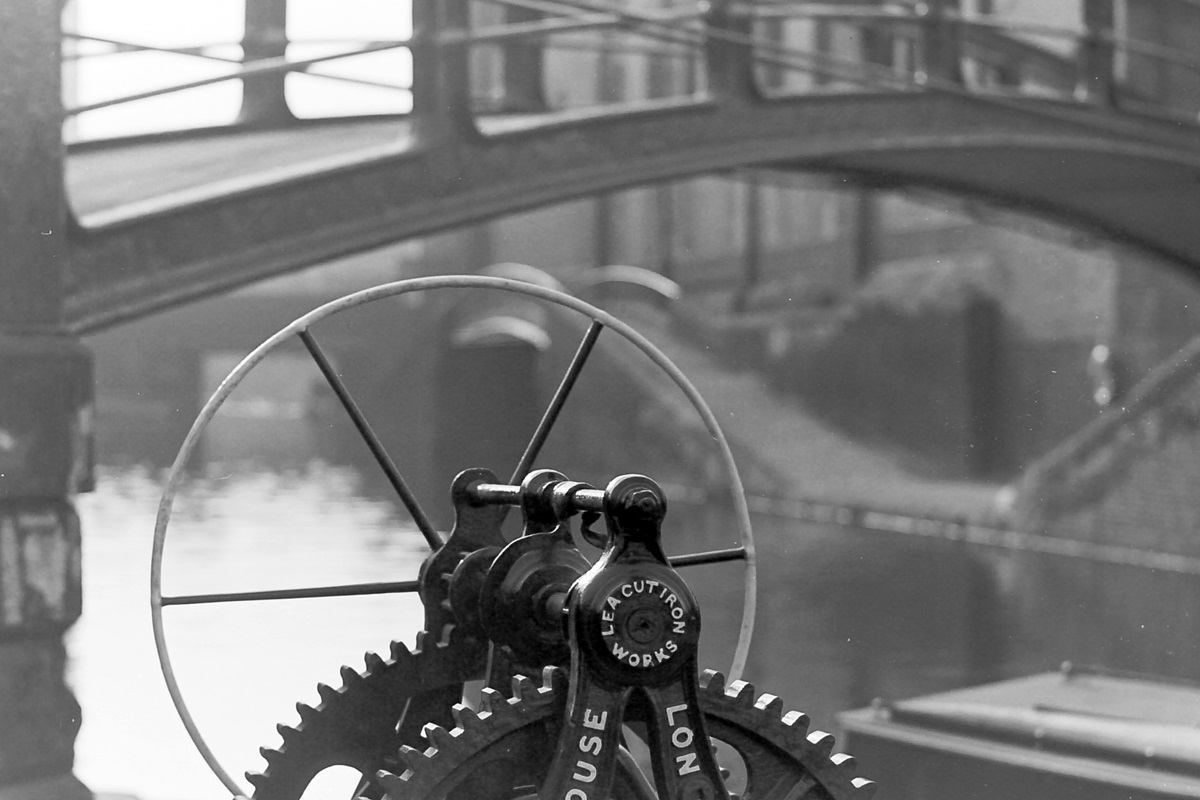 Limehouse winch at Camden, c1972, © Sidney Ray