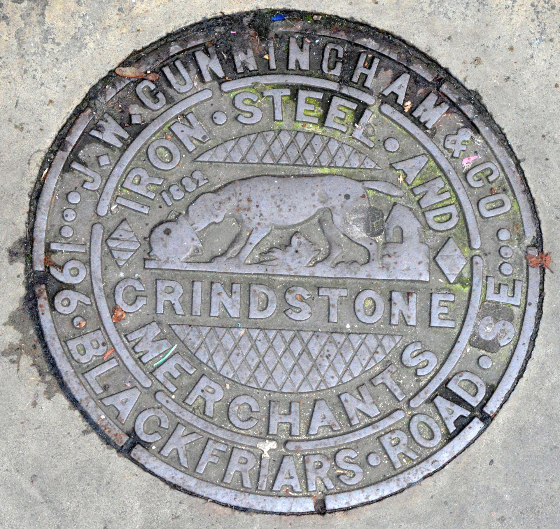 Lower Marsh, dog & pot coal hole cover © David G Thomas