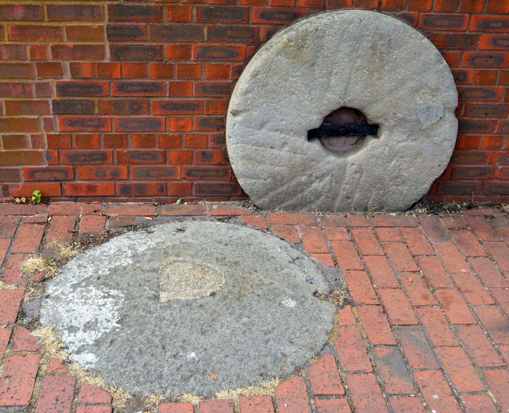 Mill stones, Windmill Road, Selhurst/Croydon, © David Thomas July 2015